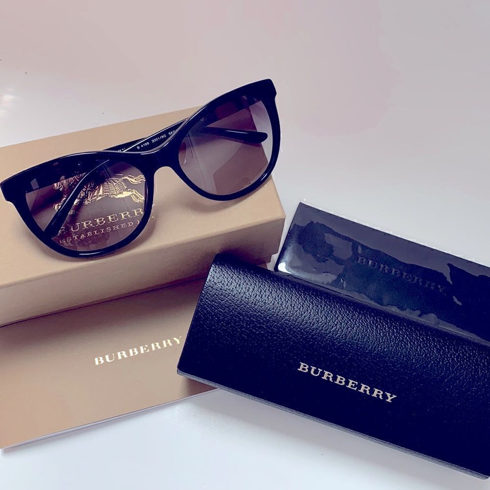 🕶Burberry BE4239Q Made in Italy Sunglasses